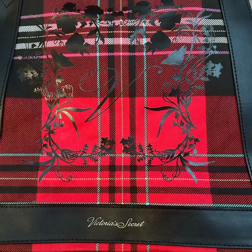 NWT - Victoria‎ Secret Plaid Tote